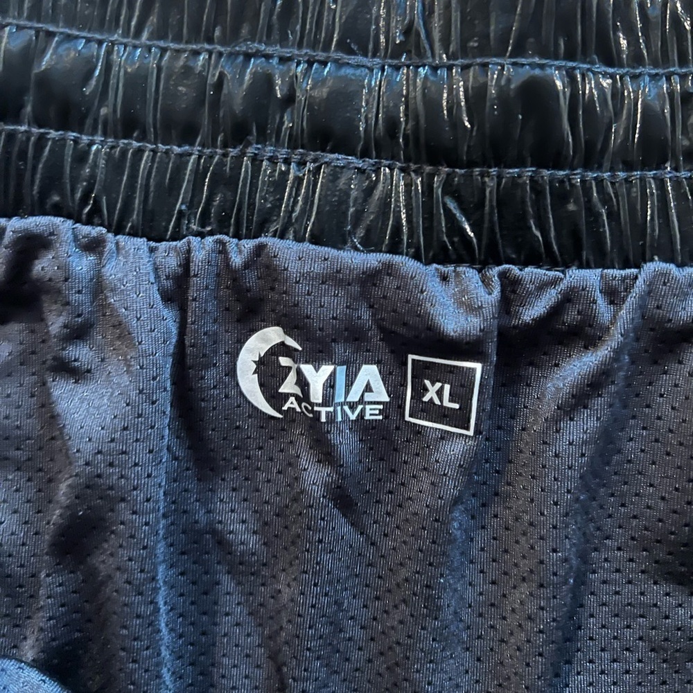 ZYIA Shorts - Picture 6 of 8